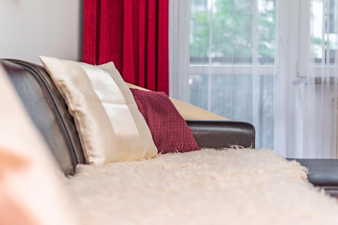 Chmielna 104 By Homeprime Apartament *